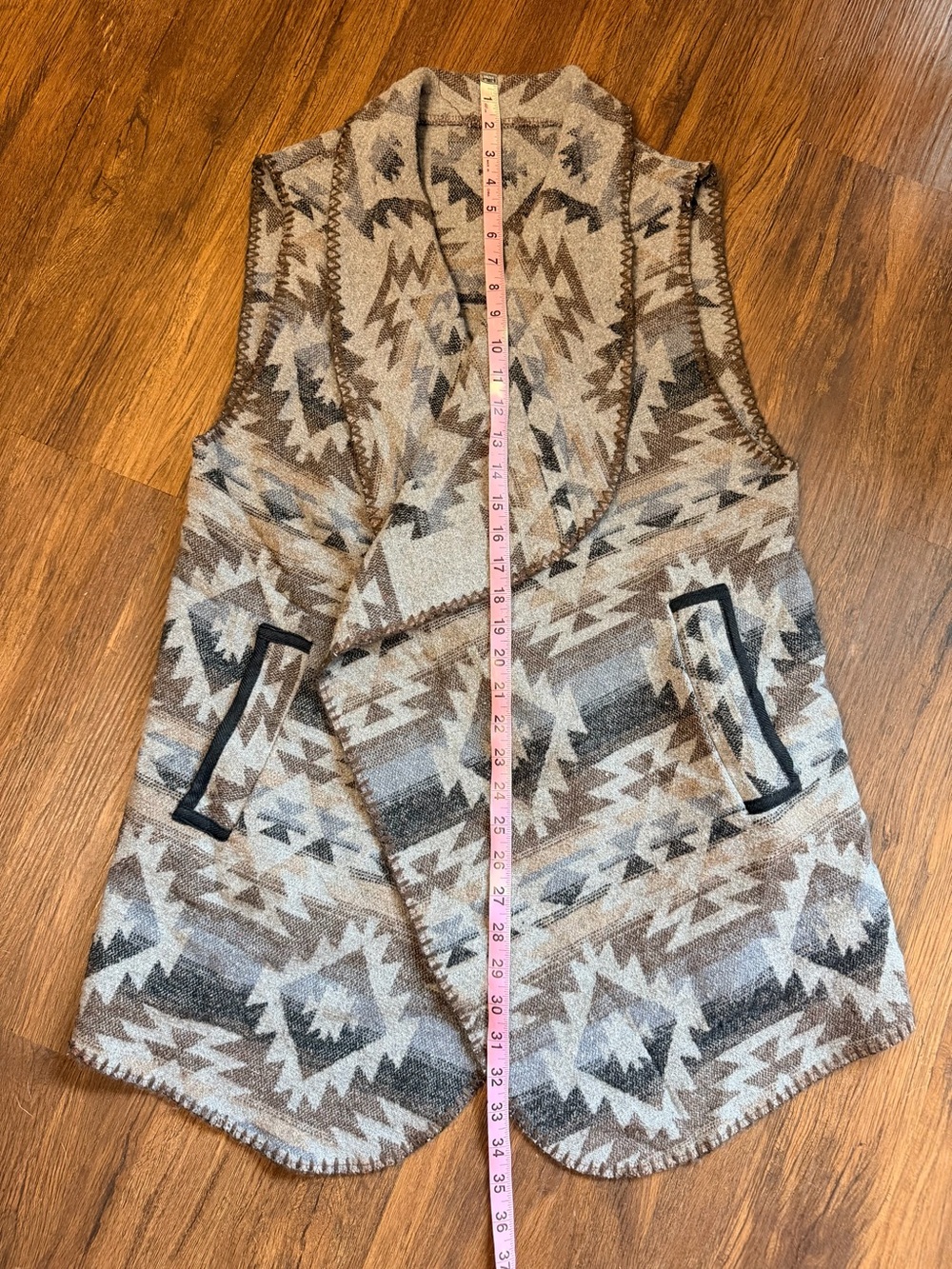 Western Style Open-Front Aztec-Pattern Vest - Picture 6 of 12